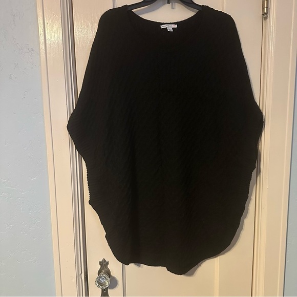 Isaac Mizrahi Live Poncho Black Knit Top Pull Over Knit Size M/L - Picture 1 of 6